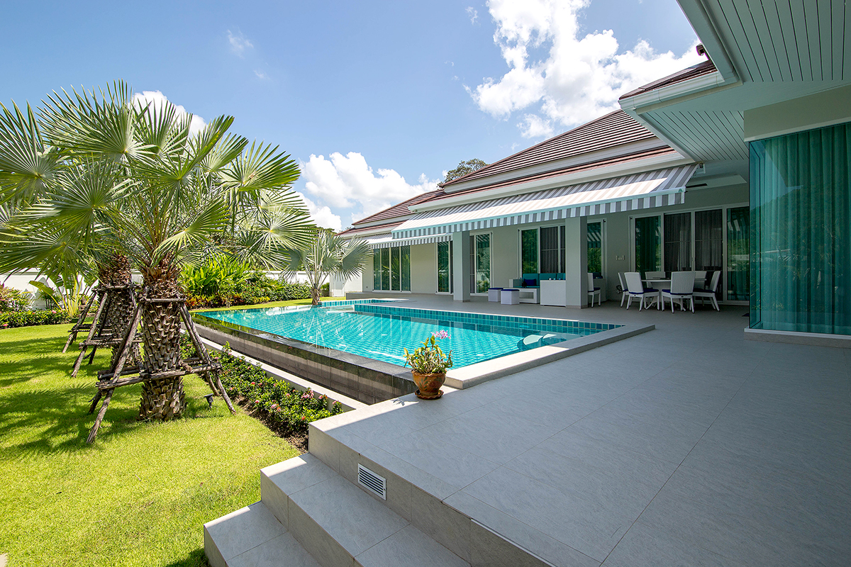 luxury villas with swimming pool